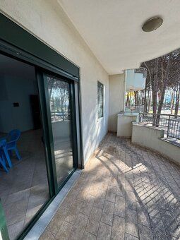 We offer for sale a generous apartment in popular tourist area