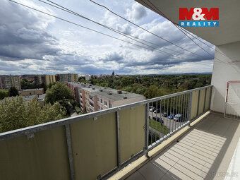 Nabízíme k pronájmu prostorný byt o dispozici 3+1 a podlahov