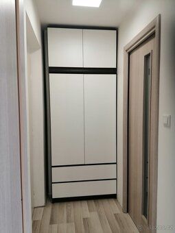 Dovolujeme si Vám nabídnout k pronájmu byt 1+1 po kompletní 