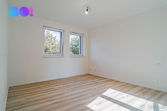 Pronájem nadstandardního rohového bytu 4+kk s krytým parková