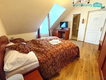 Nabízíme k pronájmu luxusně zařízený hotelový apartmán 4+1 s