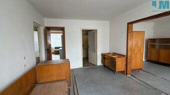 Ев.ч. 02052 Продаж будинку з терасою, гаражем та земельним участком