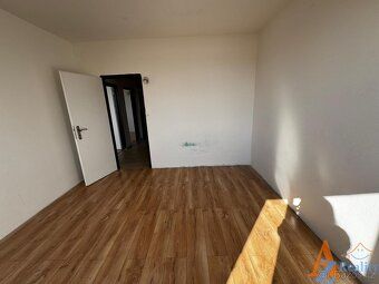 A spacious 3 bedroom apartment for rent in a panel house with loggia in Chomutov, city of Tušimice near Kadaň