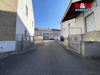 Nabízíme k pronájmu skladovou nemovitost v klidné části obce