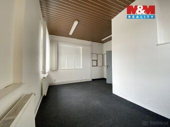 We offer for rent warehouse space in a quiet part of the town of Lo