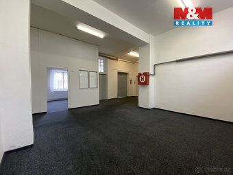 We offer for rent warehouse space in a quiet part of the town of Lo