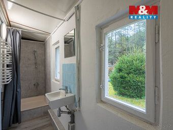 Nabízíme Vám ke koupi zděnou chatu s betonovými podlahami v 