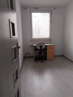 For sale 4+1 apartment of 80 m² with loggia in private ownership.