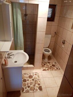 I offer rental of a Robinsonade for 6-7 people in Croatia directly by the sea and beach.
