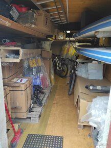 Rent warehouse space - garage in fenced area in Prague's Smichov district
