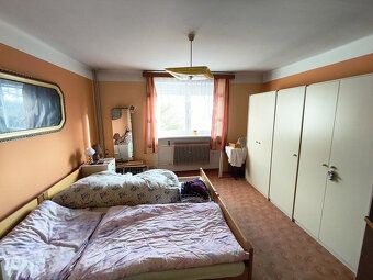Nabízíme k prodeji kompletně podsklepený, suchý a světlý rod