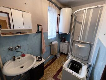Nabízíme k prodeji kompletně podsklepený, suchý a světlý rod