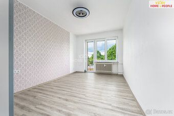 poplatky 3.650,-Kč + elektřina převod na nájemce, provize RK
