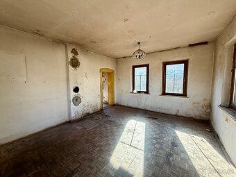 A house before reconstruction for sale with built-up area of 91 m²