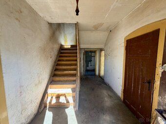 A house before reconstruction for sale with built-up area of 91 m²