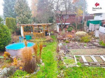 We offer for sale a nice garden cottage approx.