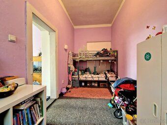 We offer for sale a mixed family house in the locality of Street