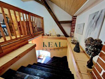 We offer for sale a mixed family house in the locality of Street