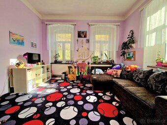 We offer for sale a mixed family house in the locality of Street
