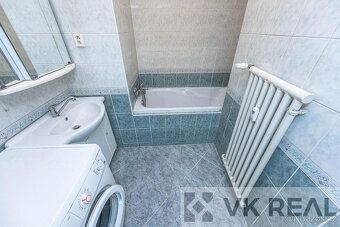 VK Real nabízí k prodeji prostorný a světlý byt 2+1 s balkón