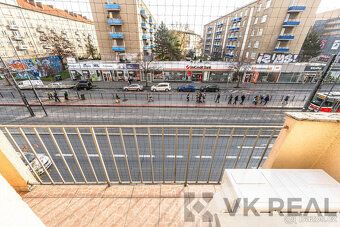 VK Real nabízí k prodeji prostorný a světlý byt 2+1 s balkón