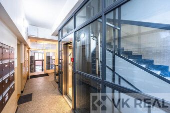 VK Real nabízí k prodeji prostorný a světlý byt 2+1 s balkón