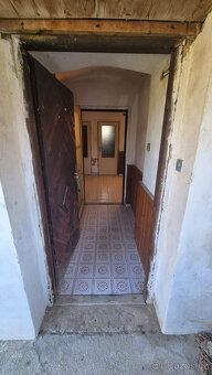 In exclusive representation of the owner we offer for sale an uncellared detached family house…
