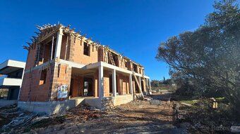 Sell half of a duplex house in Croatia. The house is turnkey - currently under construction.