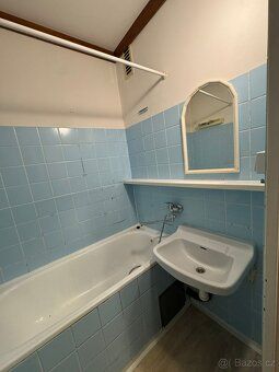I sell a 2+1 apartment with balcony in private ownership, located on the 7th floor of an apartment block at 1.