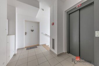 Sale of modern 3-room apartment (139m2) with two terraces, parking space and cellar in Prague's Stodůlky district
