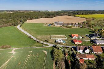 Stavební pozemek 892 m² | klidná lokalita s výhledy | Nuzice