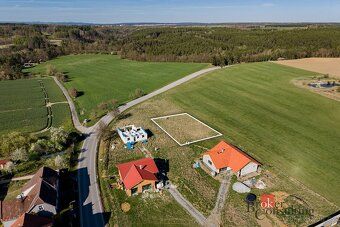 Stavební pozemek 892 m² | klidná lokalita s výhledy | Nuzice