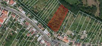 Nabízíme k prodeji rozsáhlou zahradu o ploše 3 492 m², situo