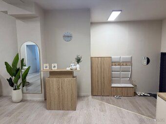 Good day, I offer space for rent in a shared salon.
