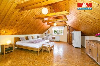 Nabízíme k prodeji jedinečný rodinný dům 4+kk v nádherné pří