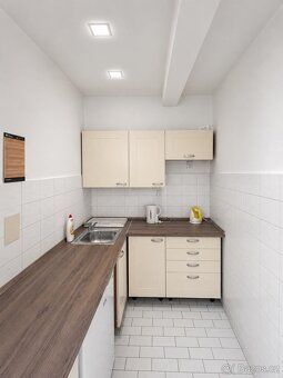 🏢 Office rental 48 m² (3 rooms) 📍 Prague 8 – Karlín,