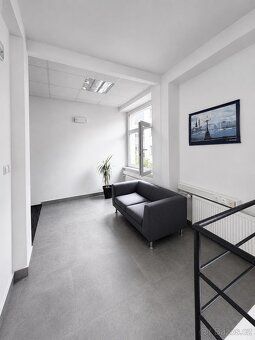 🏢 Office rental 48 m² (3 rooms) 📍 Prague 8 – Karlín,
