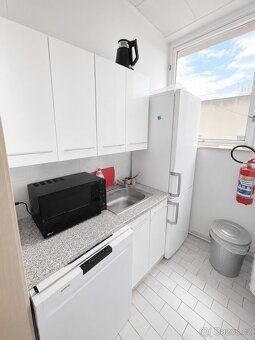 🏢 Office rental 48 m² (3 rooms) 📍 Prague 8 – Karlín,