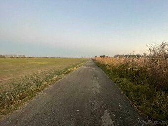 Na predaj orná pôda s výmerou 45 172 m² (4,5 ha) medzi obcam