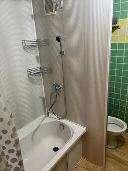 Nabízím k pronájmu částečně zařízený byt 1+kk o výměře 27 m²