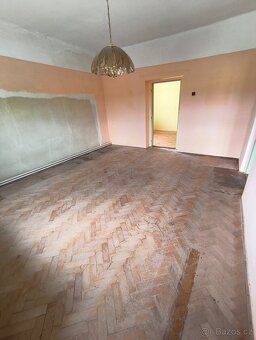 We offer a family house for sale near the D6 highway with view of Džbánské valley.