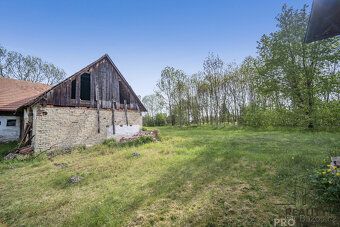 We offer for sale a family house in the center of the picturesque village of Slepotice