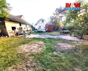 Nabízíme k prodeji samostatně stojící rodinný dům v klidné č