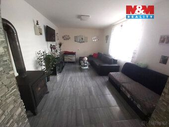 Nabízíme k prodeji samostatně stojící rodinný dům v klidné č