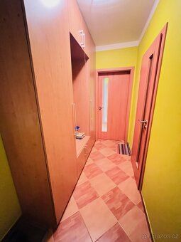 Ev.č. 00104-3 Nabízíme Vám ke koupi krásný rodinný dům zkola
