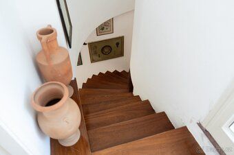 Luxury villa (120 sqm), guest house (80 sqm), plot size 475 acres, Zahraničí
