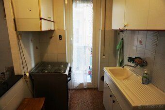 We offer for sale an apartment on the 3rd floor (4th upper storey of 7 floors) in a…
