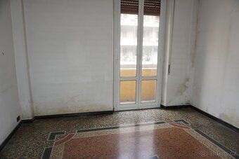 We offer for sale an apartment on the 2nd floor (3rd upper storey of 6) in a residential house…