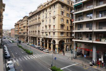 We offer for sale an apartment on the 2nd floor (3rd upper storey of 6) in a residential house…