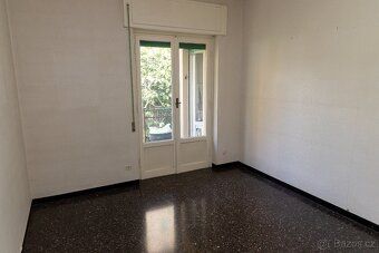 We offer for sale an apartment on the 5th floor (6th upper storey) in a residential house with…